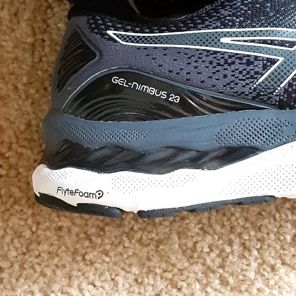 Woman's Asics Gel Nimbus 23 Running shoes - Picture 4 of 6